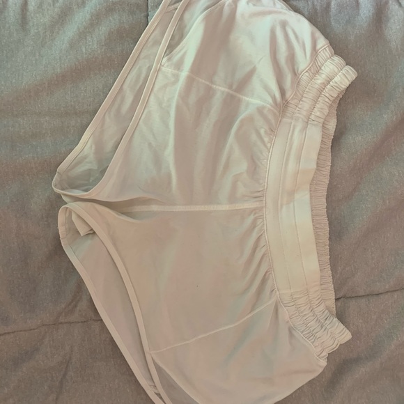 white lululemon hottie hot shorts 2.5” - Picture 2 of 5